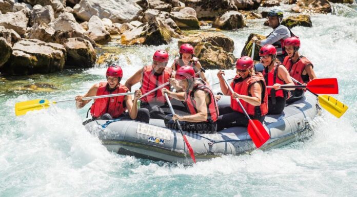 Ako ti šef ne da slobodno, povedi i njega na rafting na Tari Ako ti šef ne da slobodno, povedi i njega na rafting na Tari