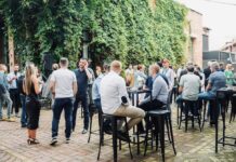 Neformalni networking eventi – Kako izgraditi poslovne veze kroz zabavu Neformalni networking eventi - Kako izgraditi poslovne veze kroz zabavu