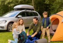 Kako spakovati stvari za čitavu porodicu – krovni kofer kao rešenje Kako spakovati stvari za čitavu porodicu – krovni kofer kao rešenje