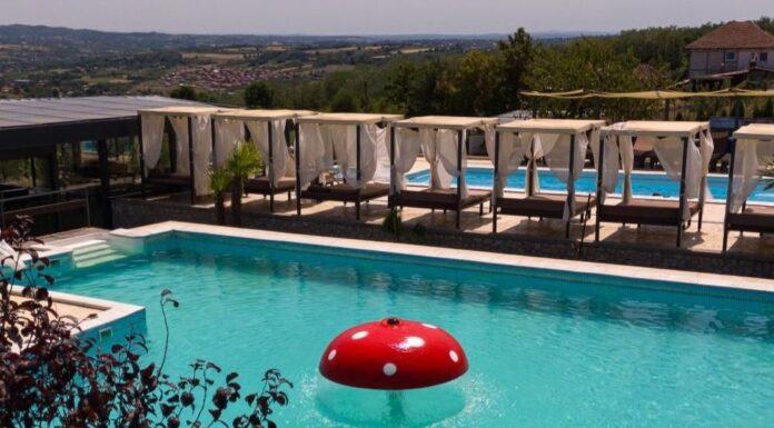 Sunny Days u hotelu Alexander Resort na Kosmaju – otvoreni bazeni i pogled koji briše sve brige Sunny Days u hotelu Alexander Resort na Kosmaju – bazeni pod vedrim nebom i pogled koji briše sve brige