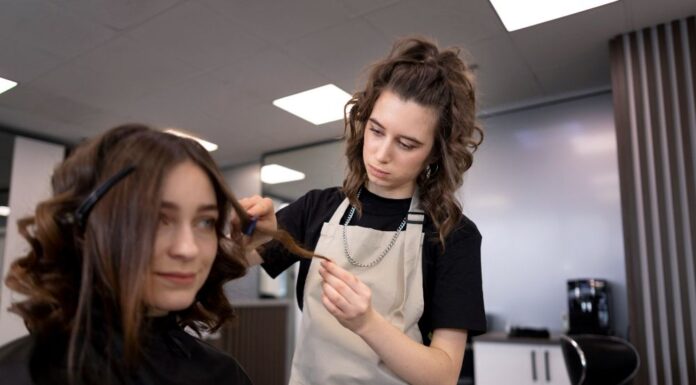 Kurs za frizera – Vaša ulaznica za svet mode i lepote Kurs za frizera - Vaša ulaznica za svet mode i lepote