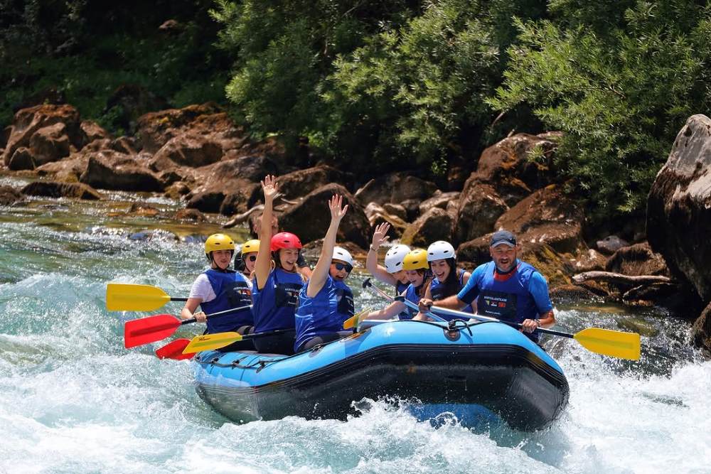 Rafting-na-Tari-kao-savršen-poklon-za-posebnu- priliku-01 Rafting Tarom – da li ste okupili ekipu za sledeću avanturu?