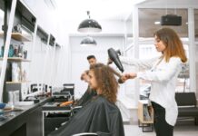 Kurs za frizera – da li je bolji individualni, ubrzani ili višemesečni program? Kurs za frizera – da li je bolji individualni, ubrzani ili višemesečni program?
