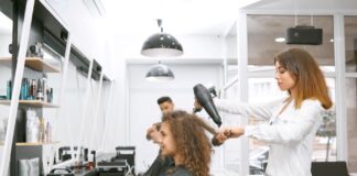 Kurs za frizera – da li je bolji individualni, ubrzani ili višemesečni program? Kurs za frizera – da li je bolji individualni, ubrzani ili višemesečni program?