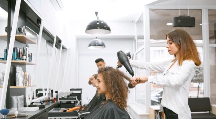 Kurs za frizera – da li je bolji individualni, ubrzani ili višemesečni program? Kurs za frizera – da li je bolji individualni, ubrzani ili višemesečni program?