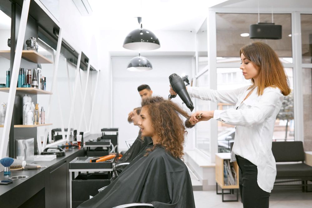 kurs-za-frizera-419 Kurs za frizera – da li je bolji individualni, ubrzani ili višemesečni program?